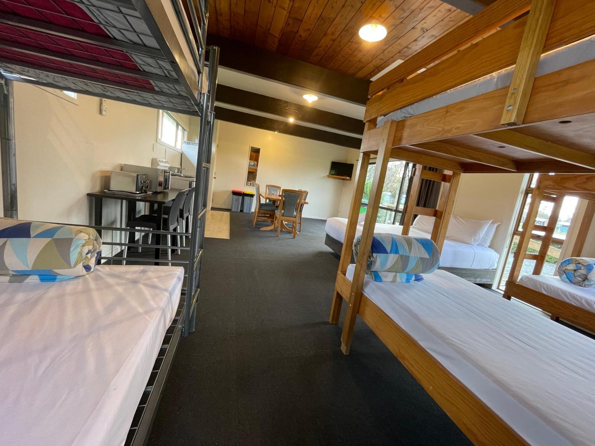 Cambridge Top 10 Holiday Park Room photo